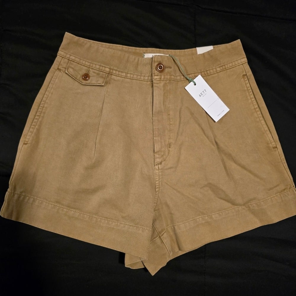 NWT AE77 American Eagle Womens Khaki High-Waisted Shorts Size 26