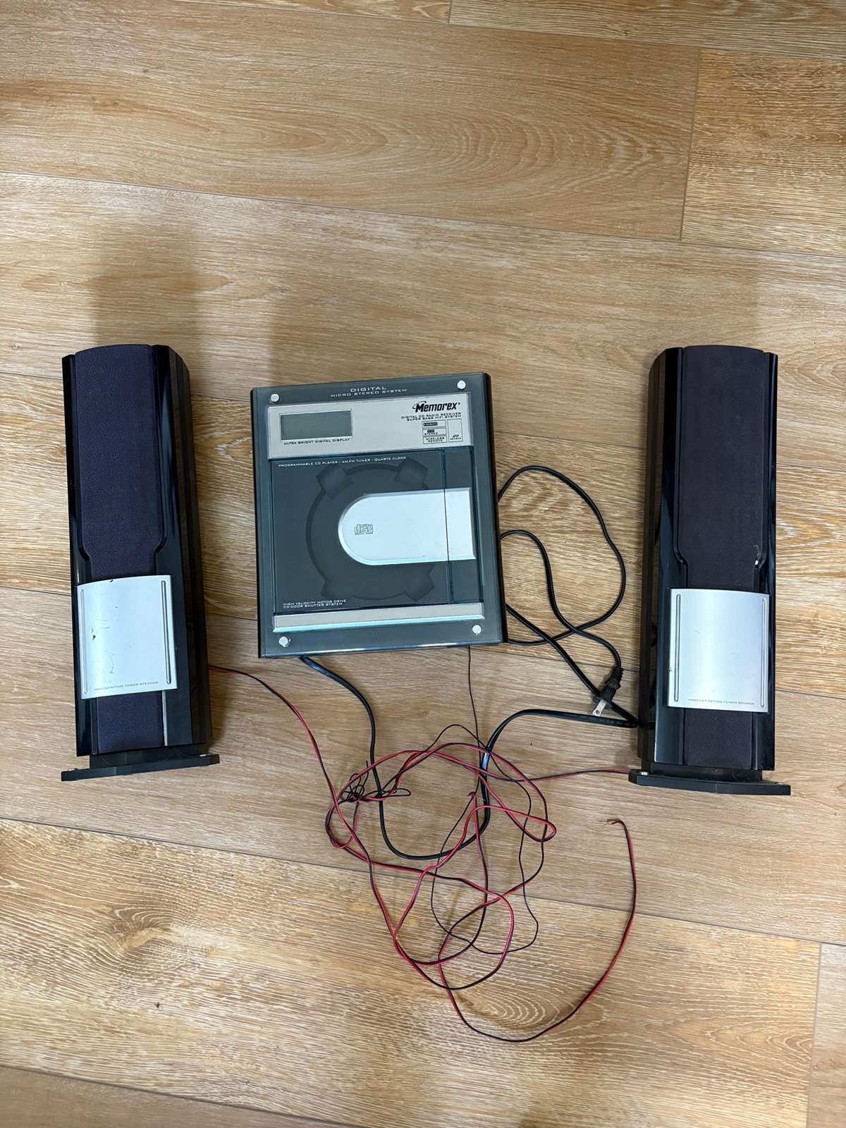 Wall Hanging CD Player Memorex Mayhem Digital Micro Stereo System - See Disc.