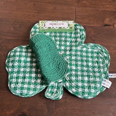 St Patricks Day 4 Placemats Green White Clover Shape Quilted Shamrock