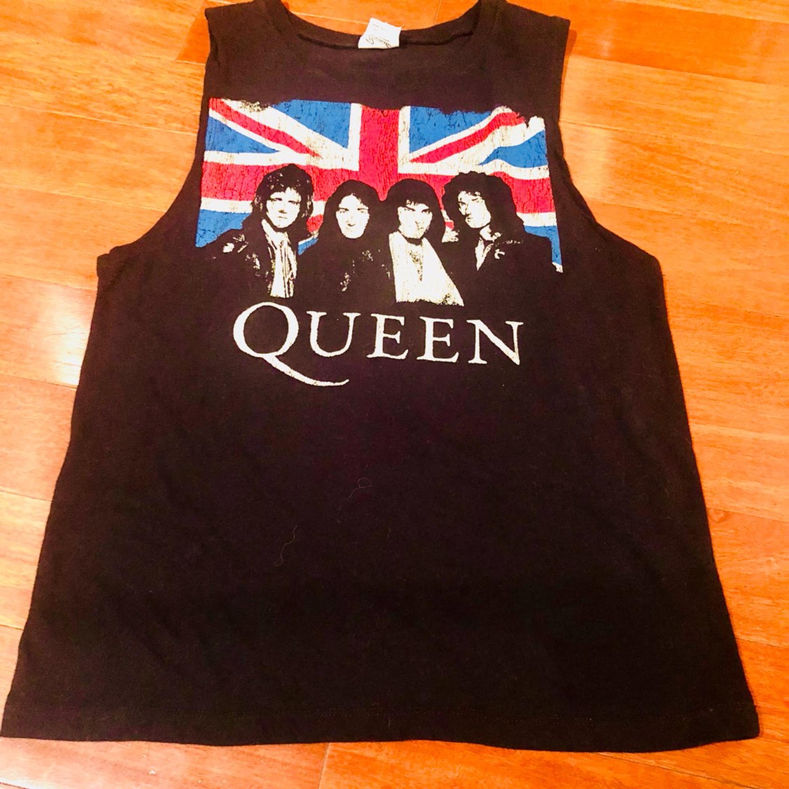 Queen Graphic Tank