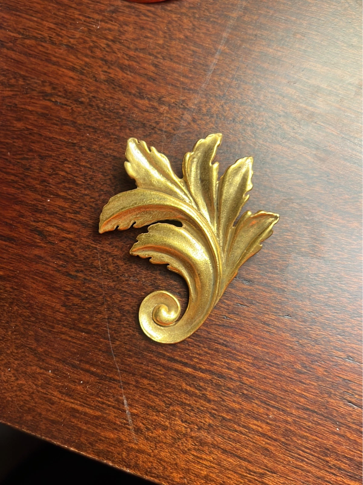 Vtg 1995 MMA Leaf Brooch Satin Gold Tone Metropolitan Museum of Art Pin