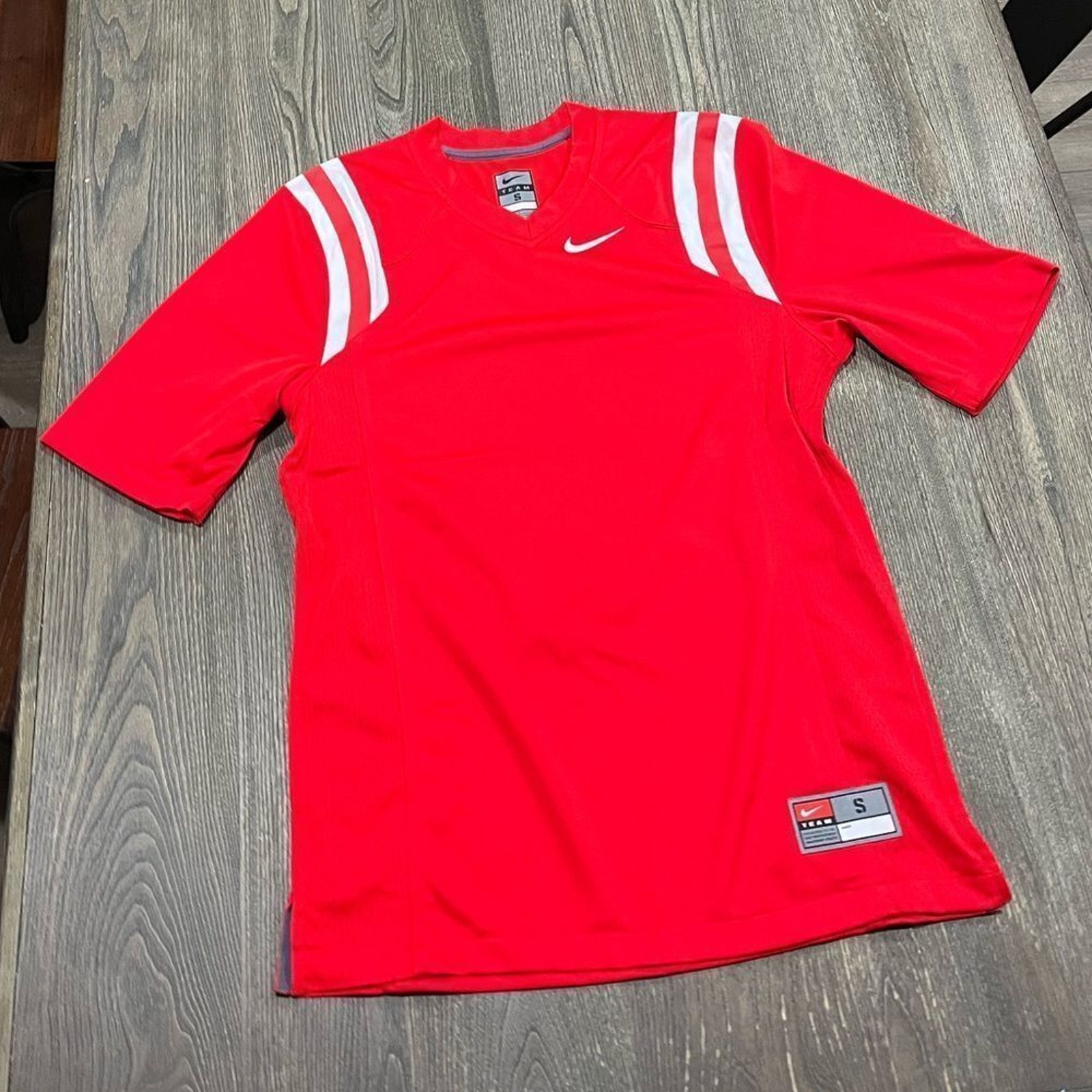 NWOT Nike Team Jersey Raglan Short Sleeve V-Neck Swoosh Logo Print Red White S
