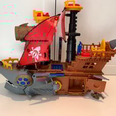 6 Imaginext pieces