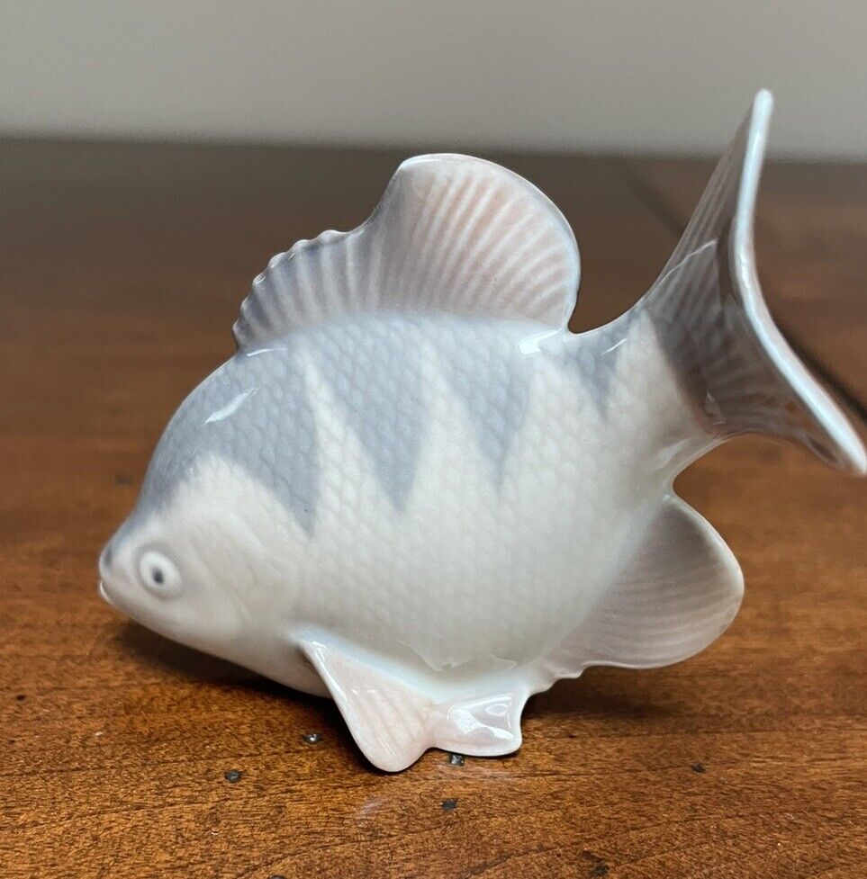 ROYAL COPENHAGEN DENMARK #2553 GRAY & SALMON PERCH FISH FIGURINE 3-1/4