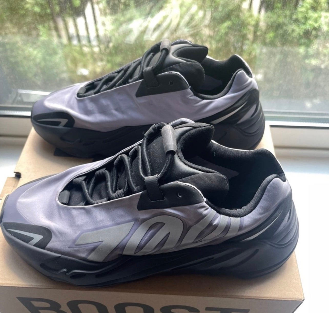 Yeezy 700 mnvn geode