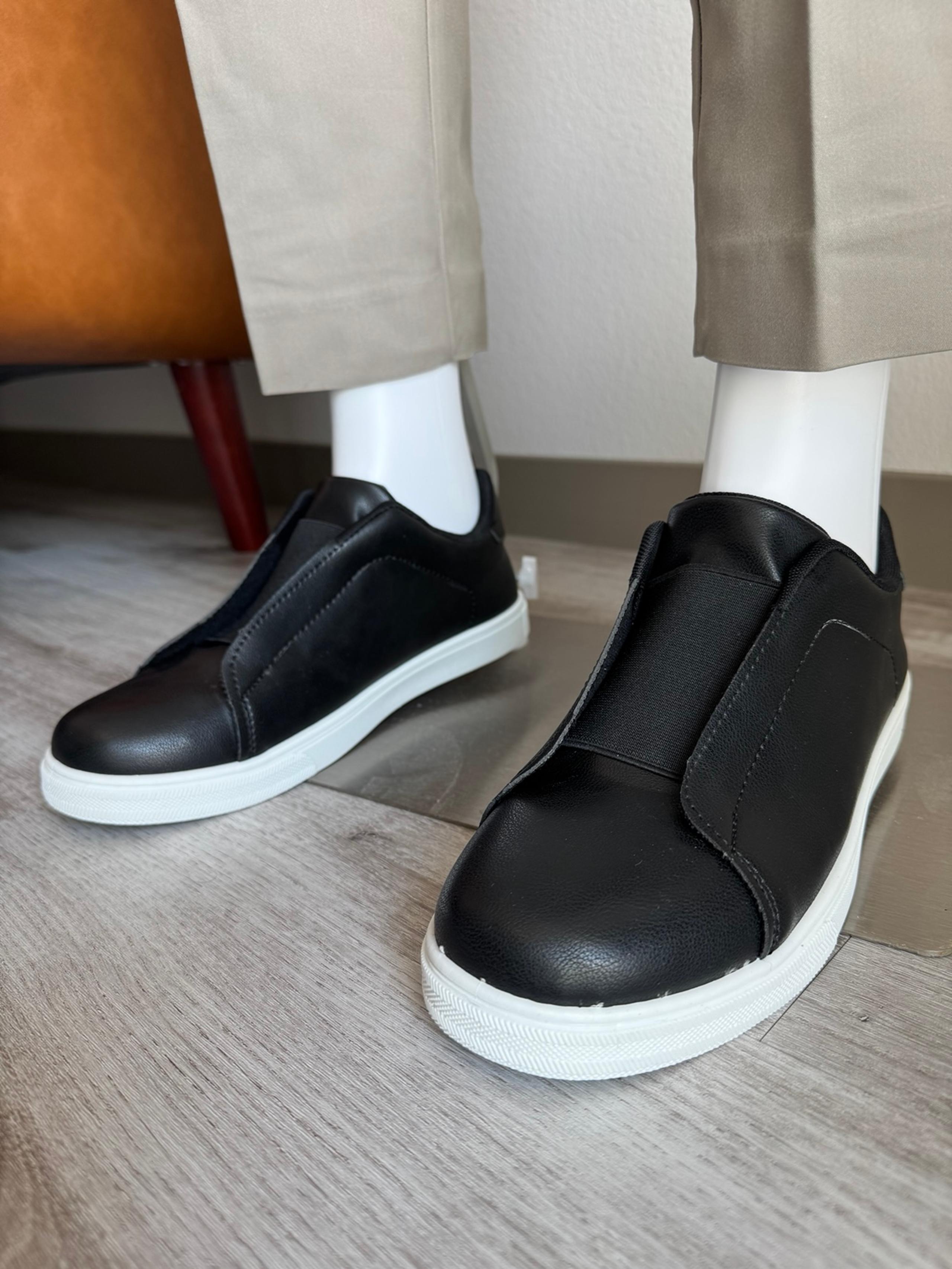 Men's Black Slip-On Sneakers size
EU 43
(10 USA size ) New PU Leather