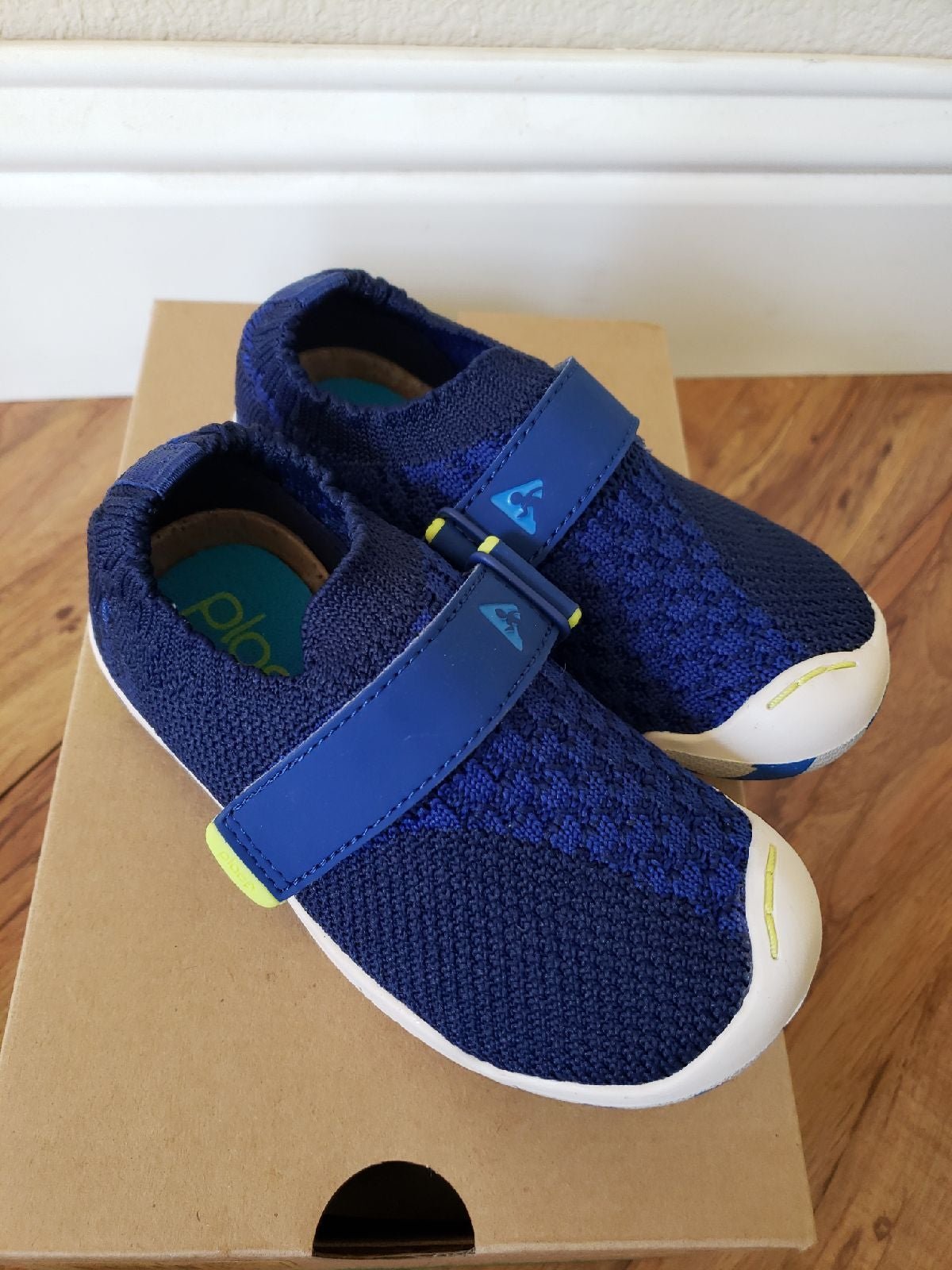 NEW Plae shoes size 9 Elise Flux Navy Blue