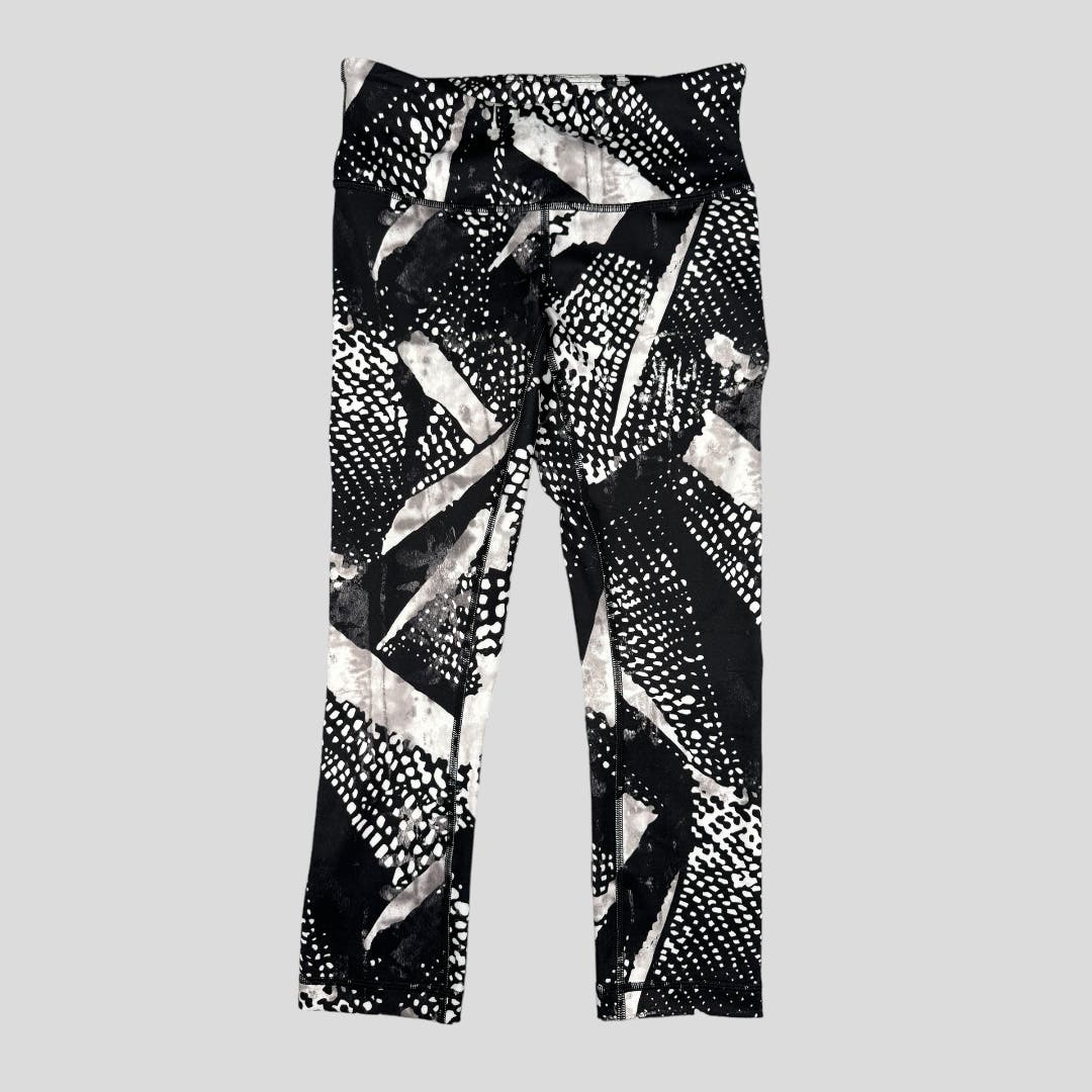 Women's NWT Lululemon Wunder Under Crop III Leggings Black/White Design Size 4