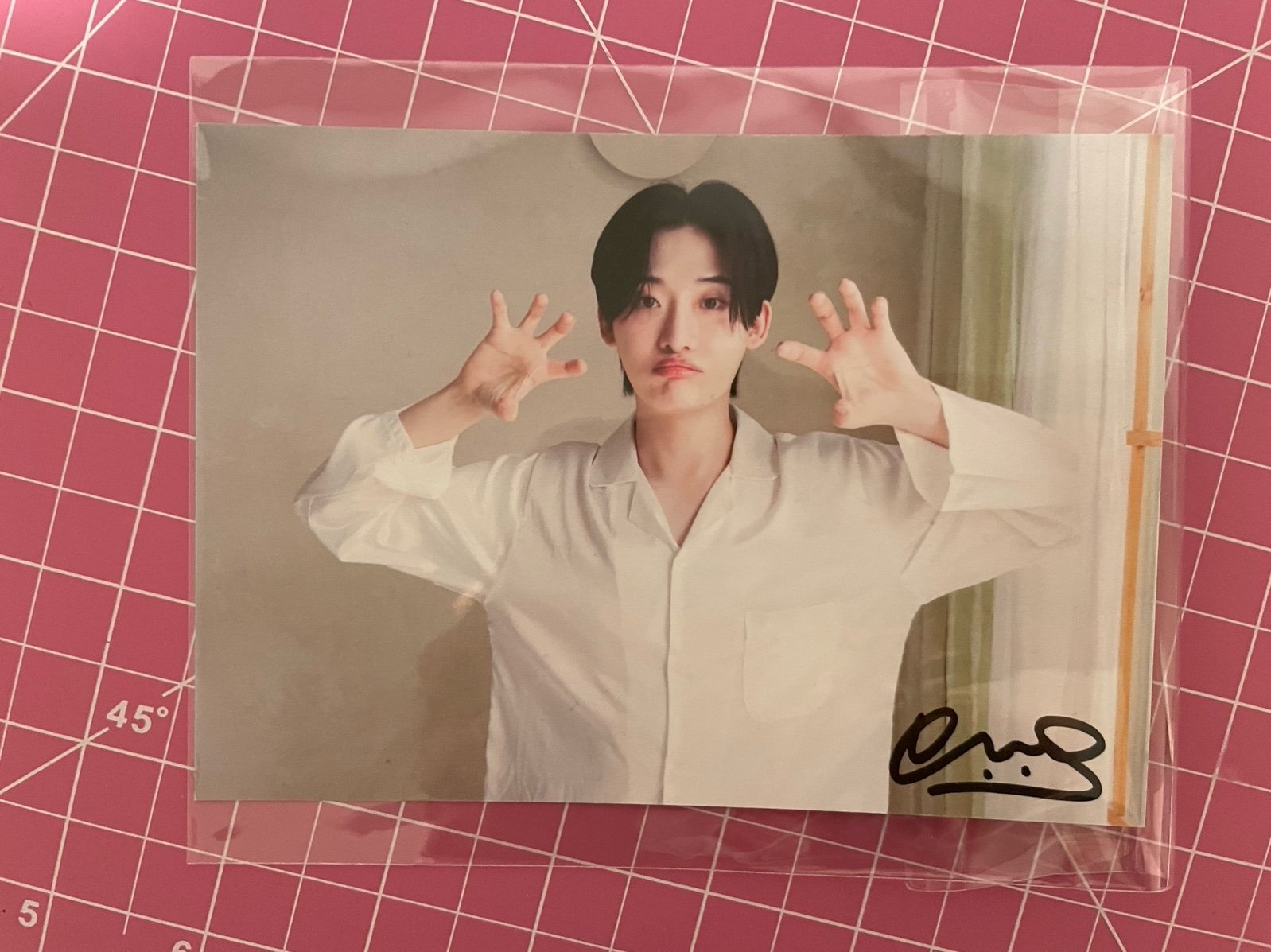 Onlyoneof signed winner yoojung