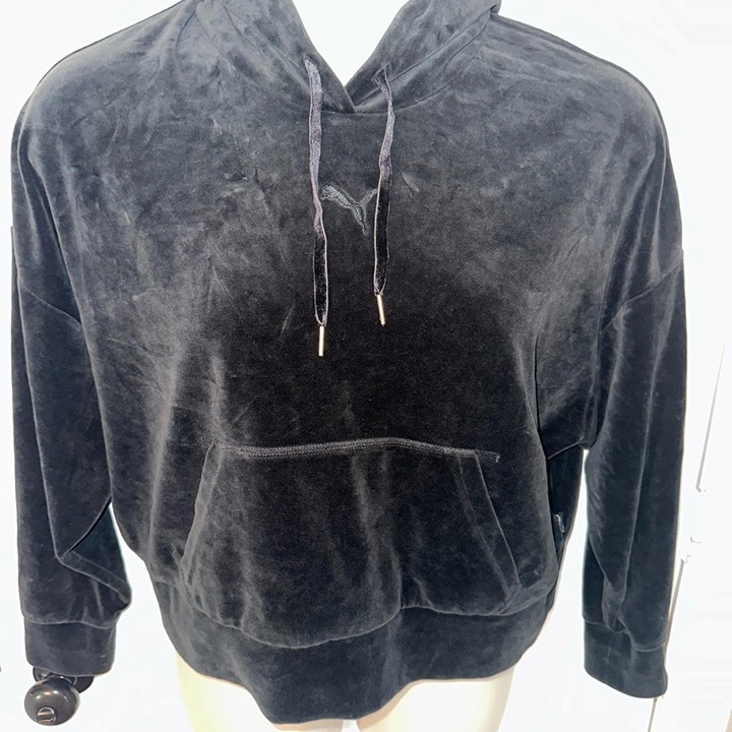 Puma Black Velour crop Women's Hooded Sweater SZ L #1755