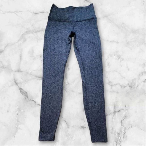 Lululemon Size 6 Gray Wunder Under 28