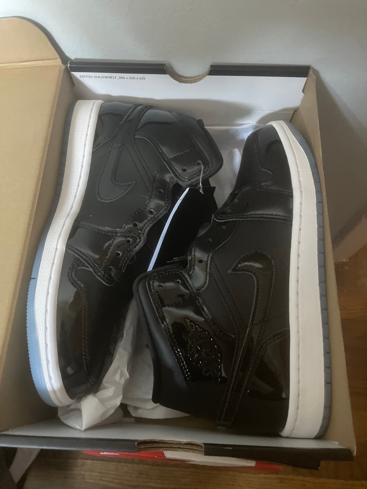 Jordan 1 space jam mid size 8.5 new