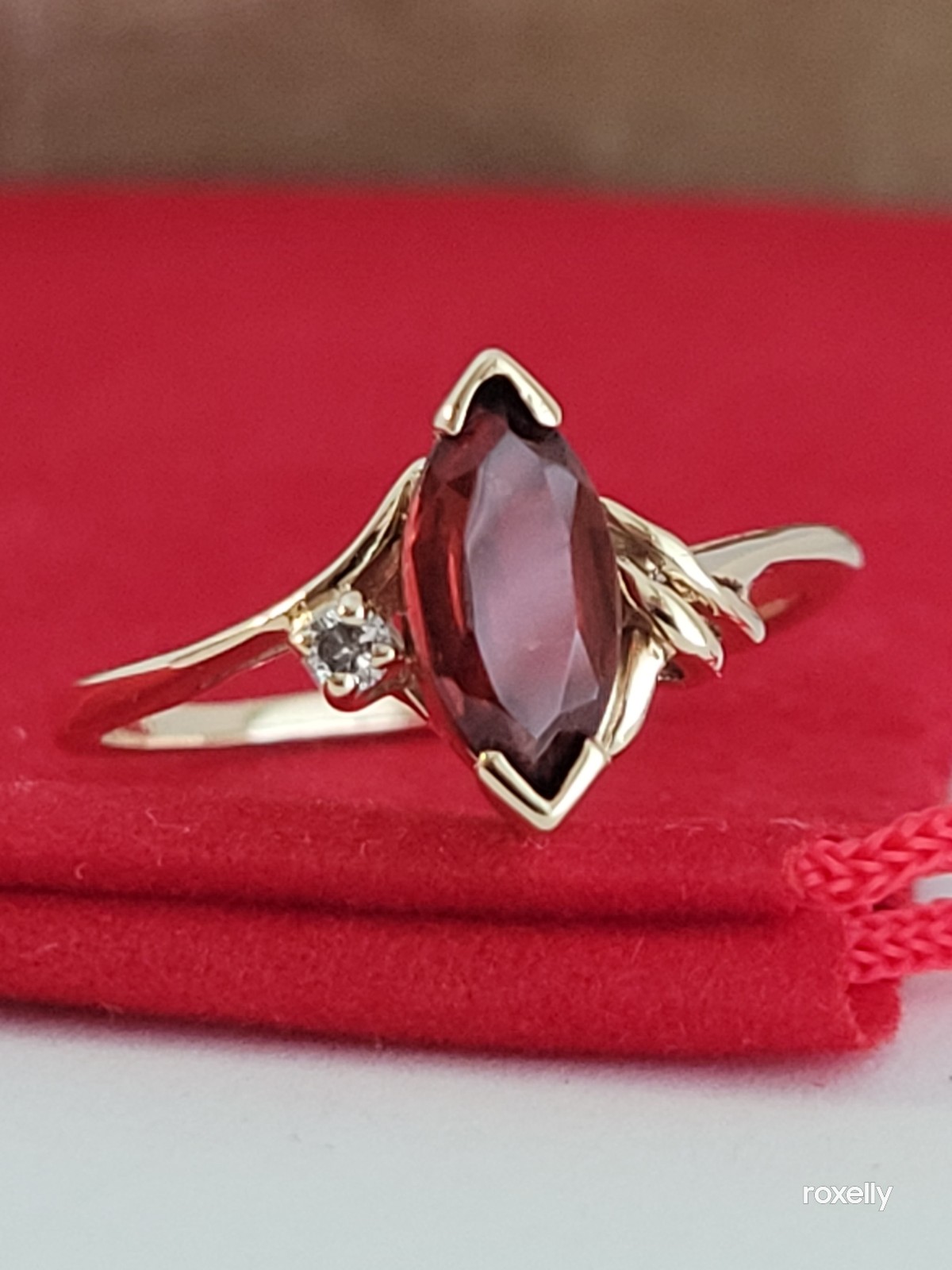 ❤️ 14k Size 7.5 Beautiful Solid Yellow Gold Garnet and Diamond Ring!