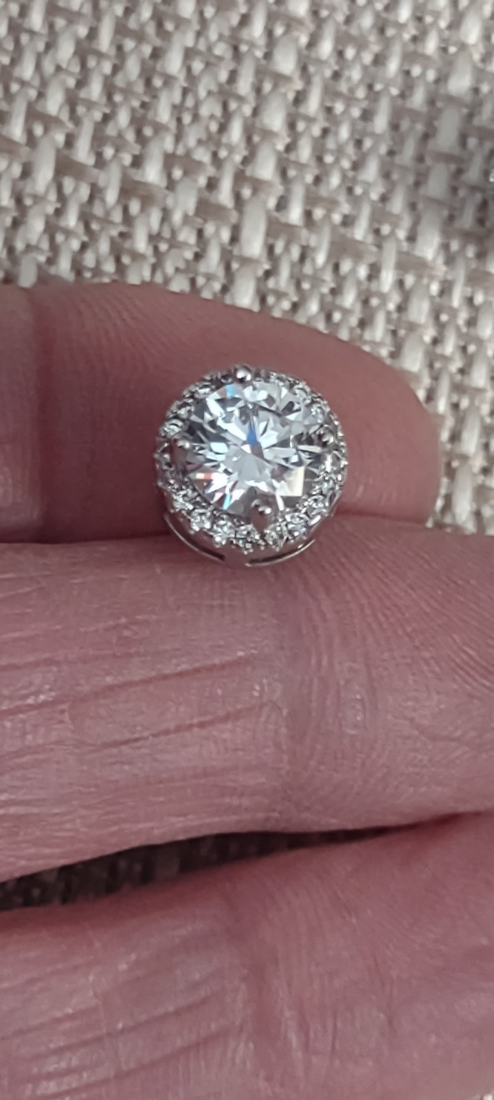 2Cttw labculture Diamond Halo style 925 Sterling studs