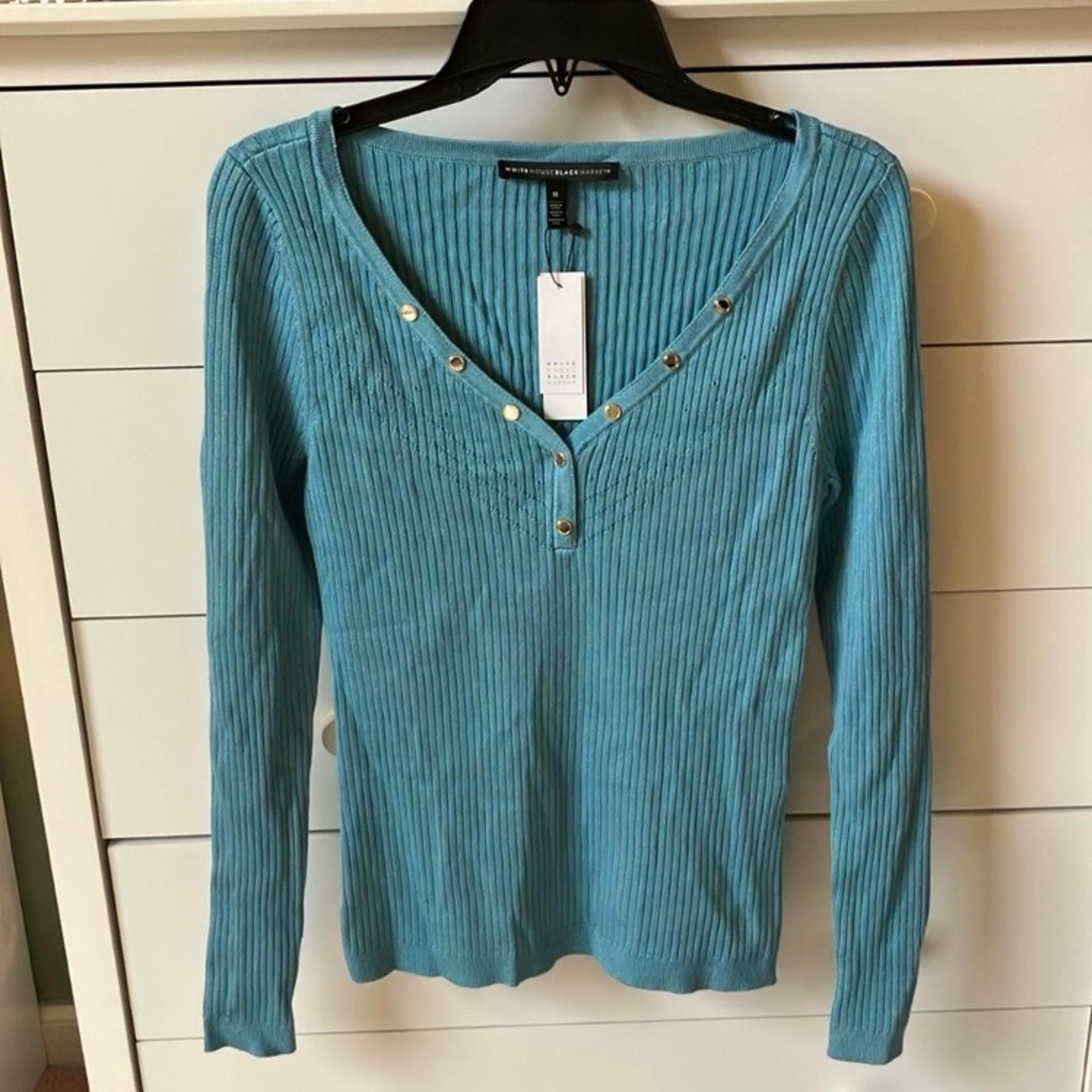 NWT WHITE HOUSE BLACK MARKET SIZE MEDIUM BLUE RIBBED V-NECK SWEATER