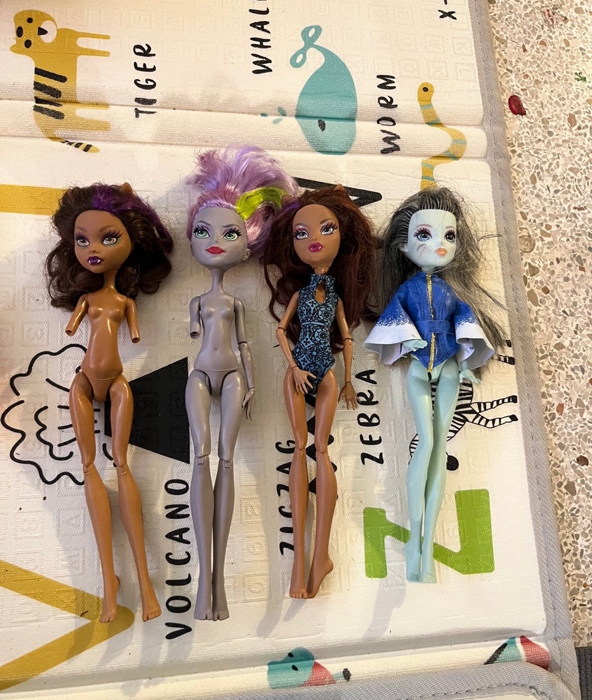 Monster high dolls bundle