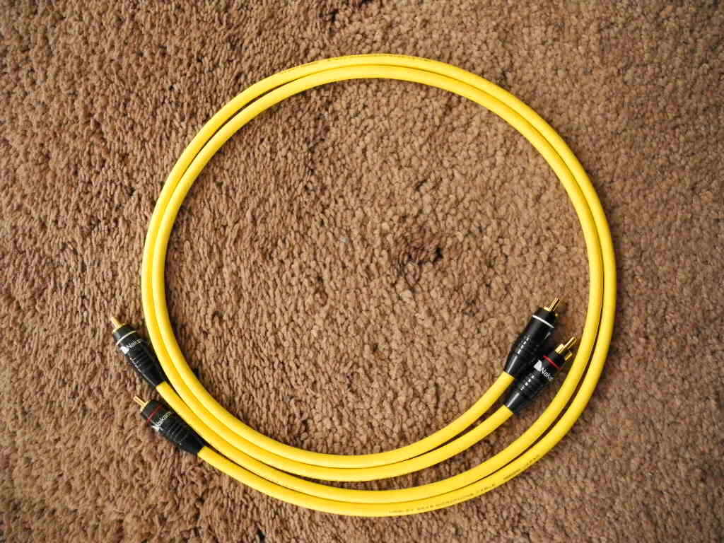 MOGAMI YELLOWJACKET 3' CABLES GOLD RCA'S, CARDAS SOLDER. HAND MADE, REAL SOUND