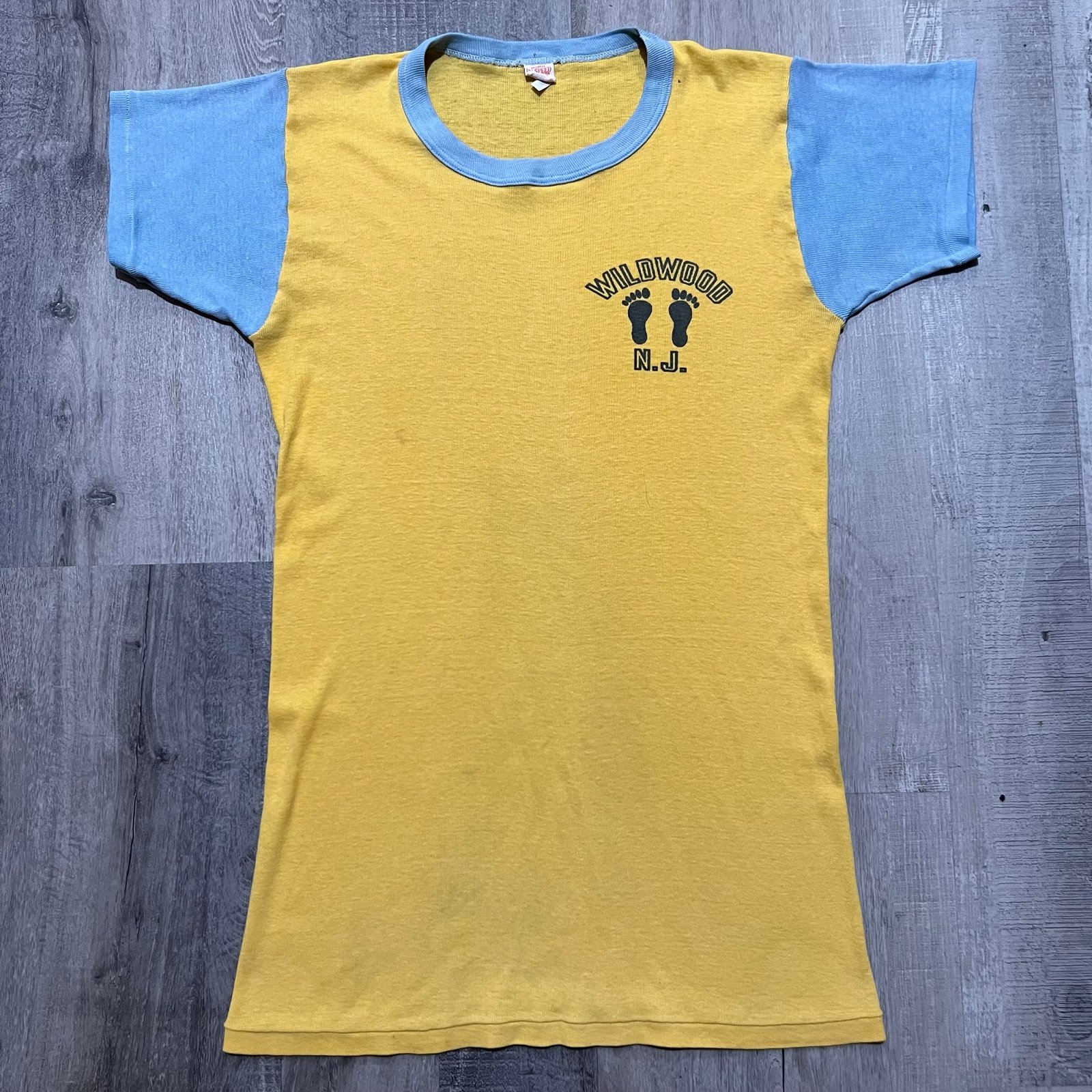 VTG 1960s Wildwoods NJ T Shirt Two Tone Yellow/Blue Footprint All Cotton Ringer