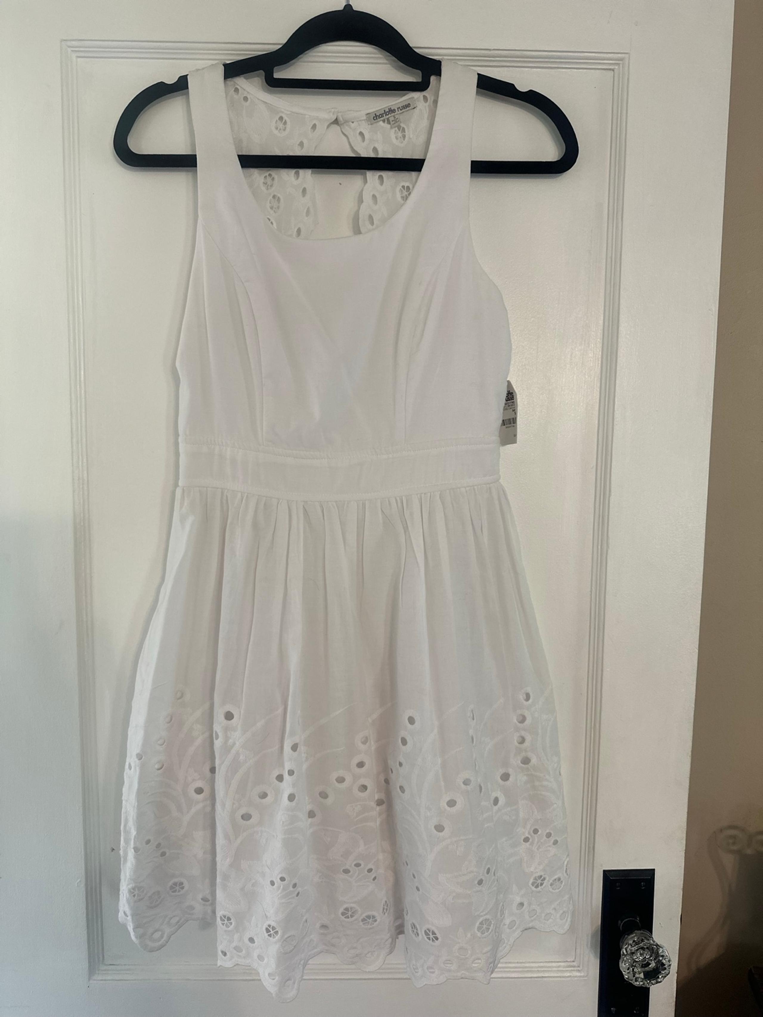 White dress women’s dress NEW size small white dress