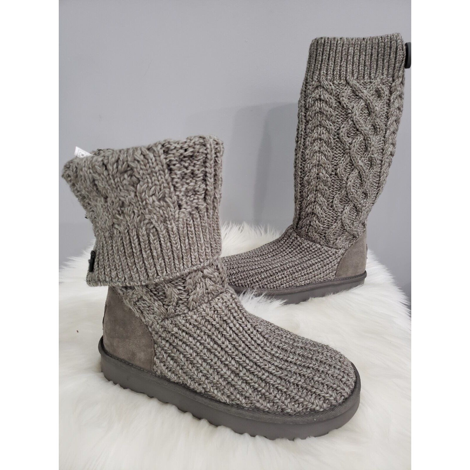 NEW WITHOUT BOX - UGG Women's Classic Cardi Cabled Knit Grey Size 8