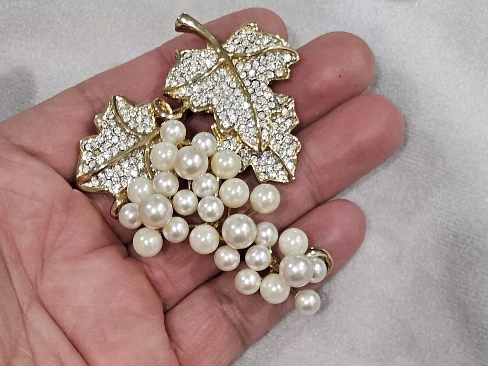 VTG Unsigned Huge Grape Cluster Faux Pearl & Crystal Brooch - FREE SHIP 10001