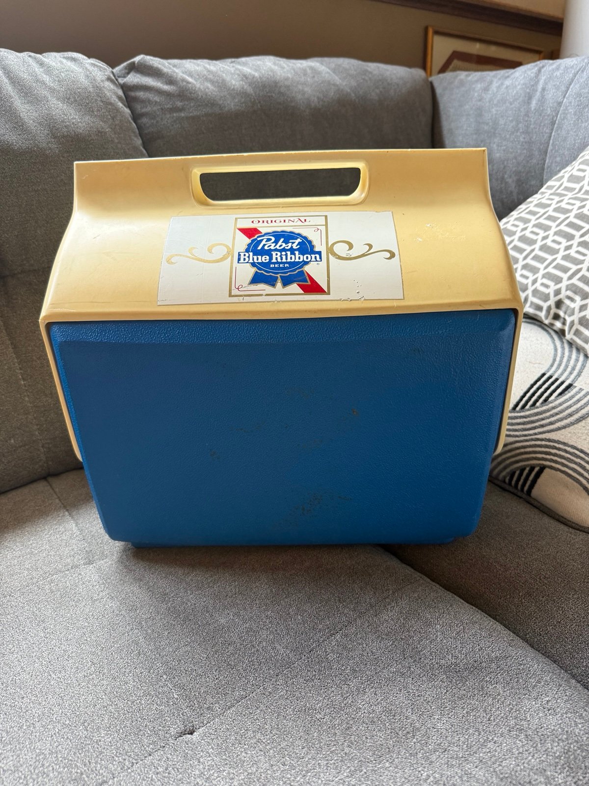 vintage Pabst Blue Ribbon (PBR) beer cooler igloo 80’s