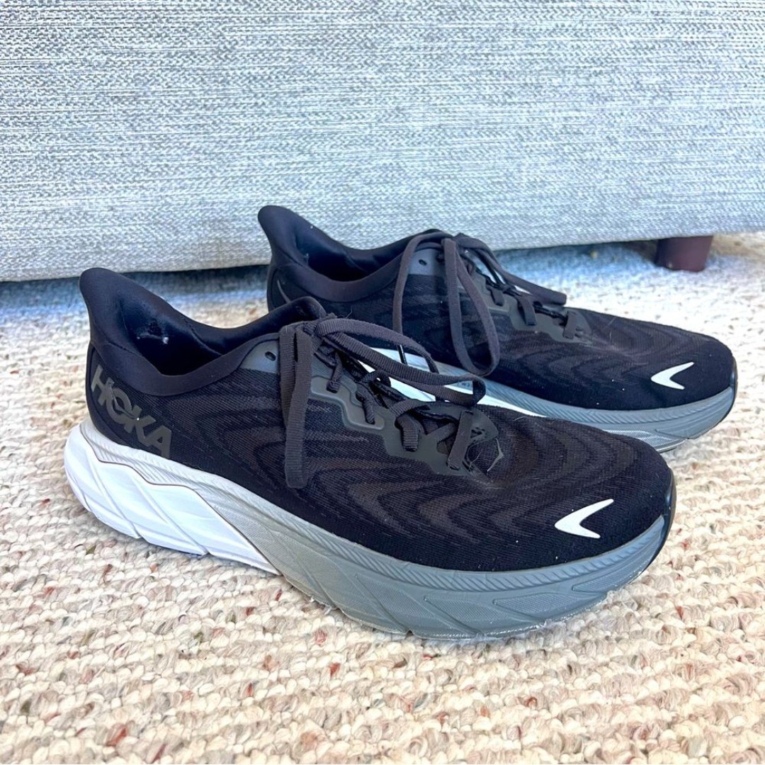 Hoka One One Womens Arahi 6 Running Shoe Black White