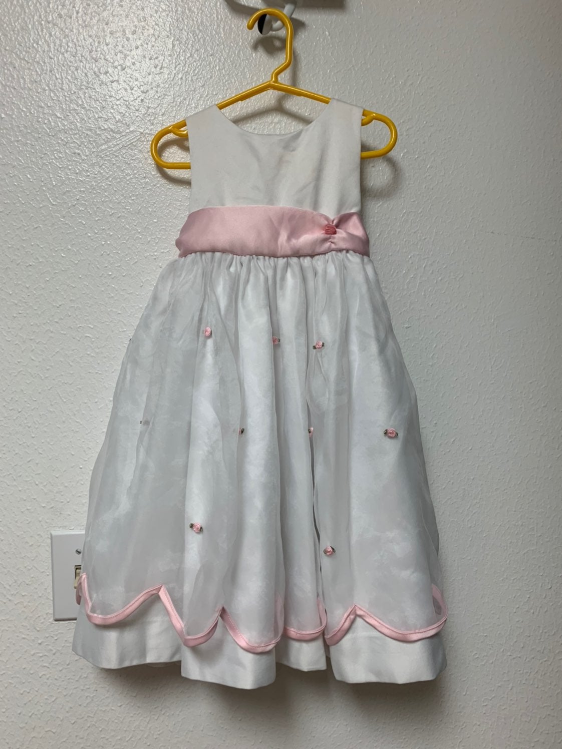 White dress girls