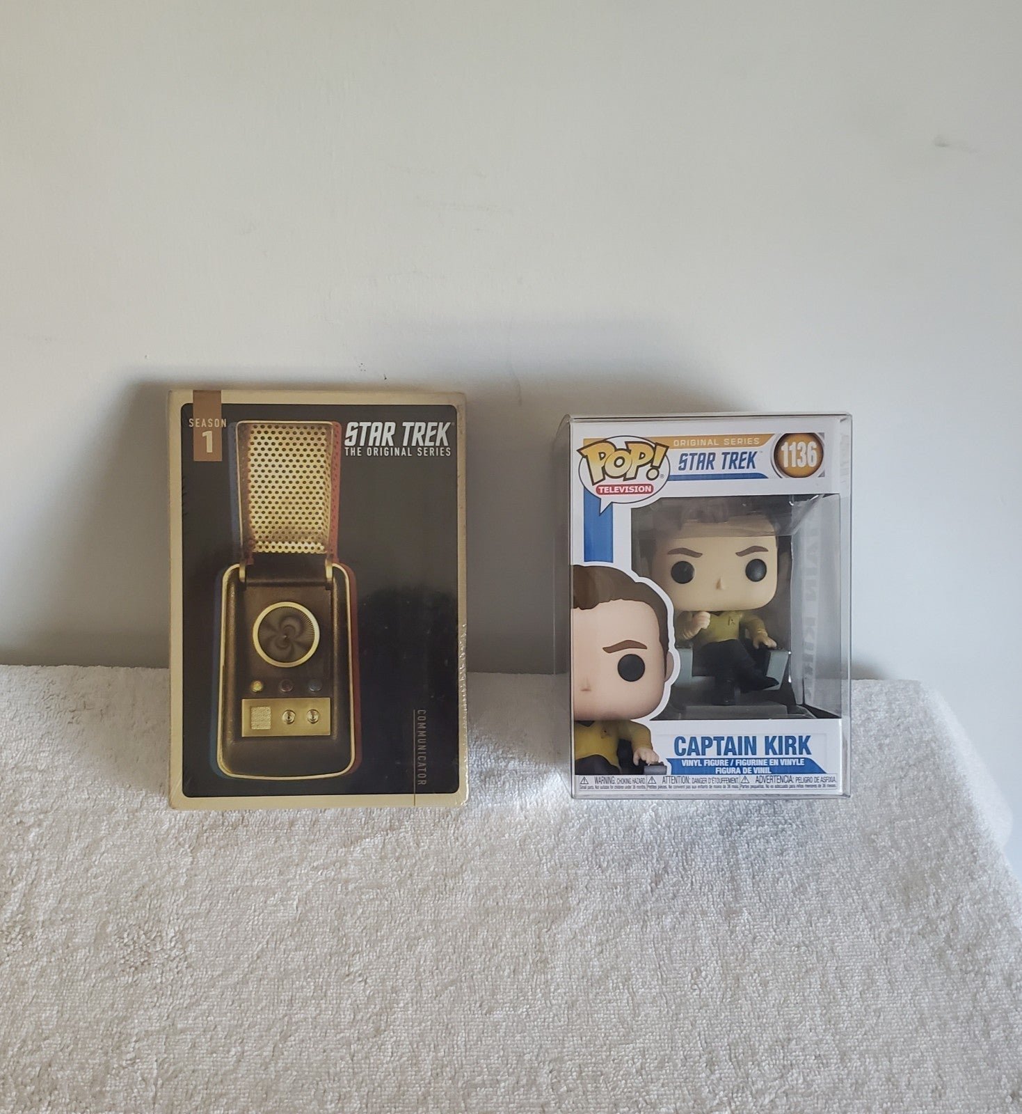 ORIGINAL SERIES STAR TREK: 10 DVD SET & FUNKO POP! CAPTAIN KIRK