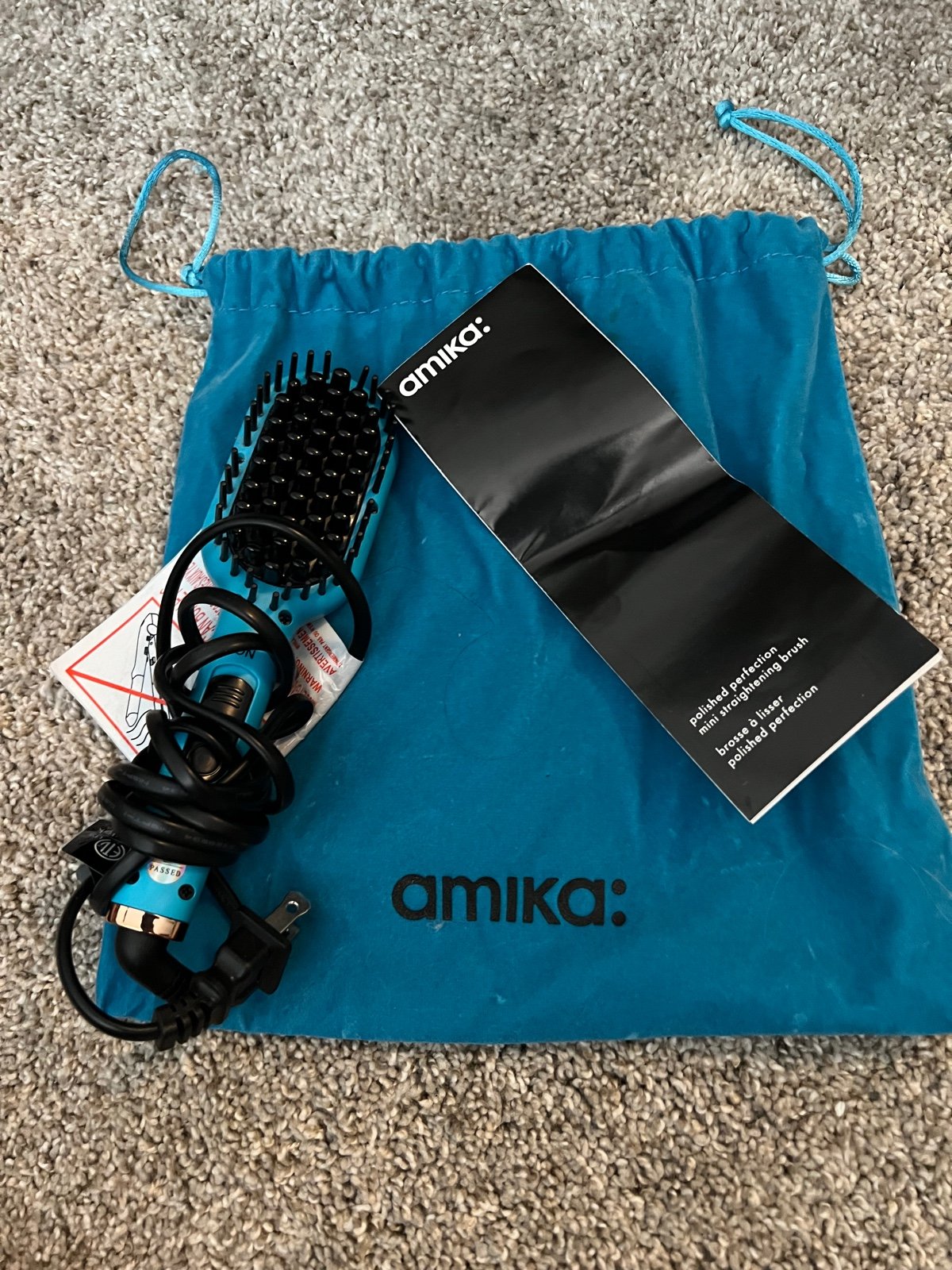Amika straightening brush