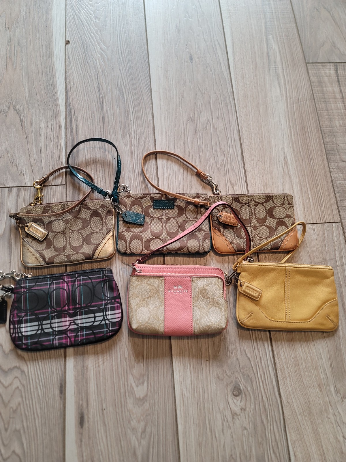 Coach lot of 6 wristlet excellent condition