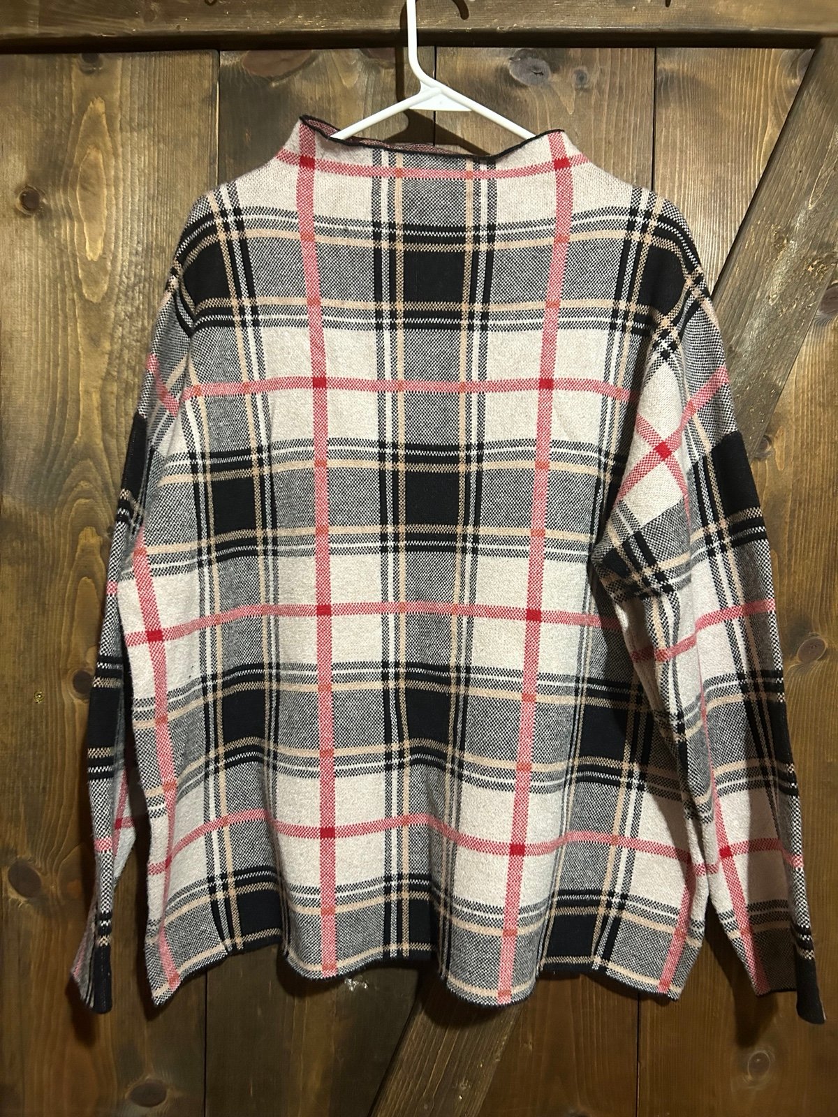 tahari top