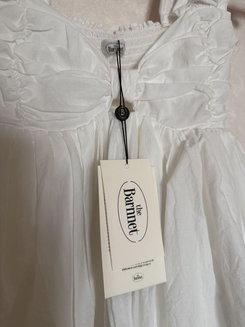 The barnnet Magnolia Off-Shoulder Top 白 the Barnnet White Magnolia Off-Shoulder Top – Elegant