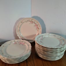 Pfaltzgraff pattern Tea Rose 18 dinner plates