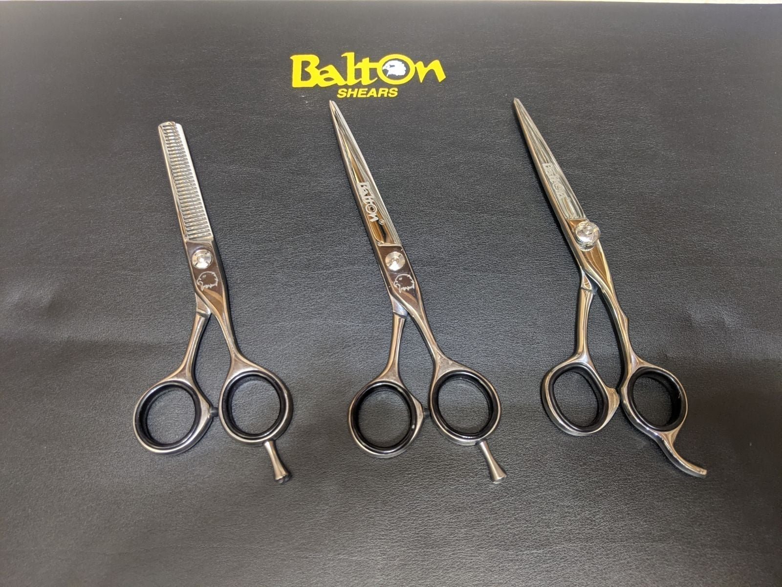 Professional Haircutting shears/ Barber scissors / Salon shears