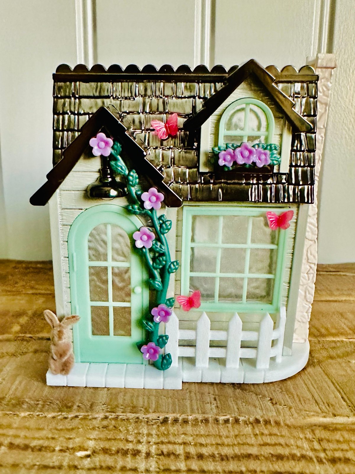 Bath and Body Works Spring House Light up Wallflower Plug