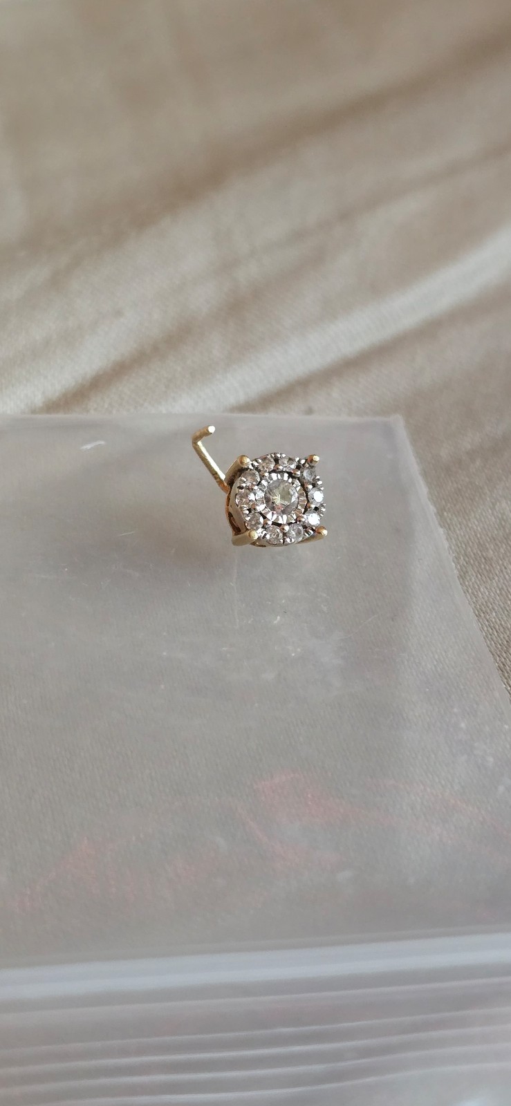 Gold and diamond earring (SCRAP)