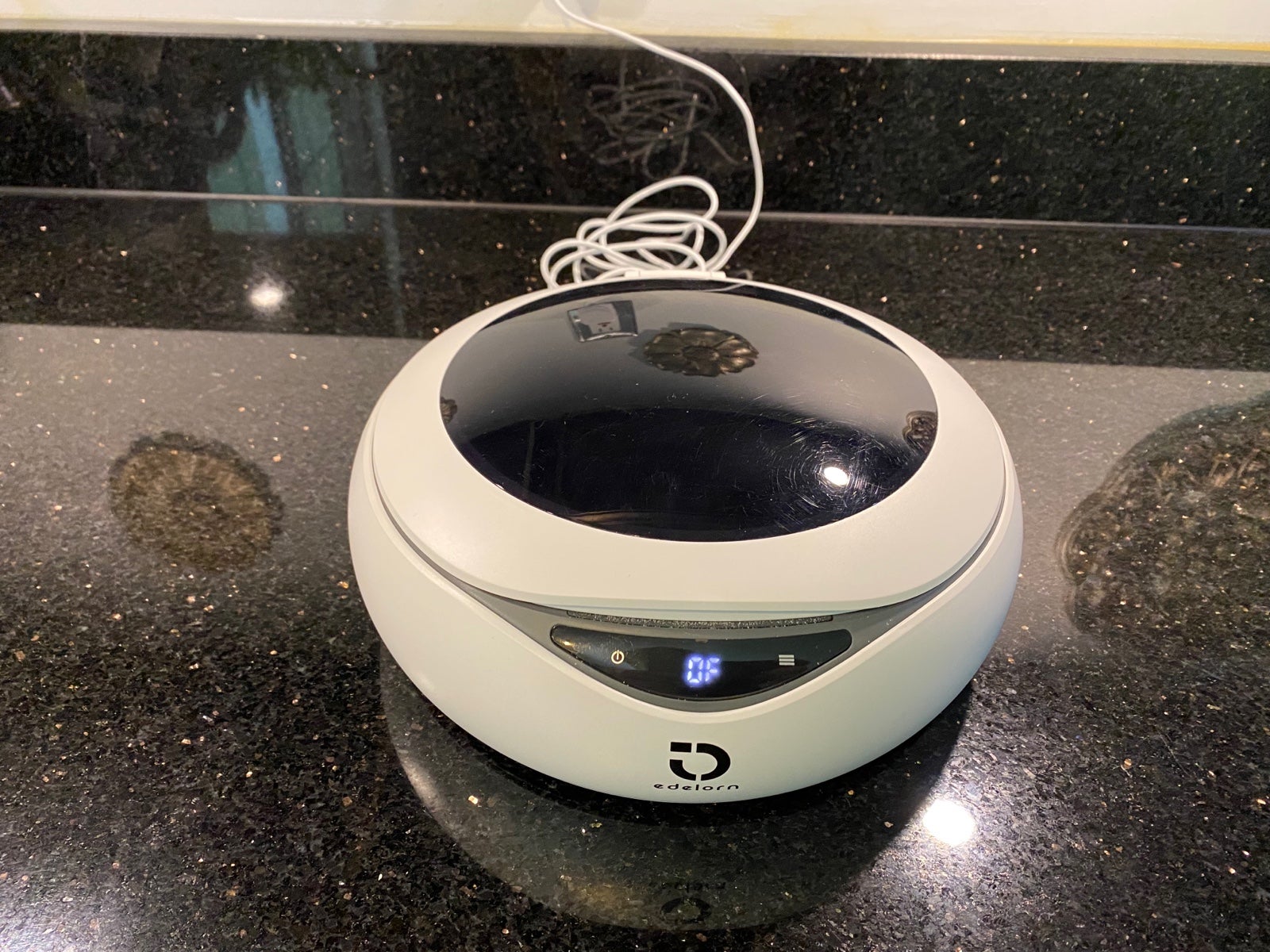 Electronic Rotating UV Sanitizer Cleaner Bacteria Virus Wireless Phone Charger