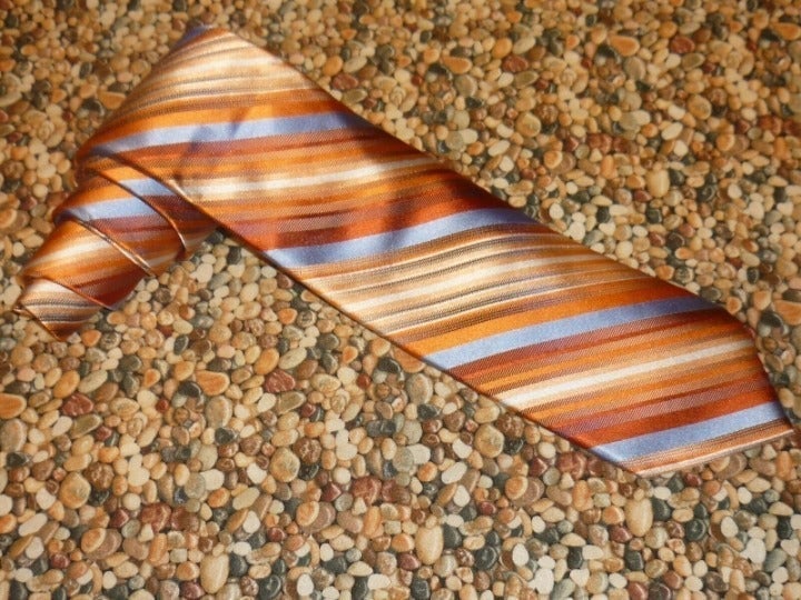 (NWT) VAN HEUSEN STRIPED SILK NECK TIE