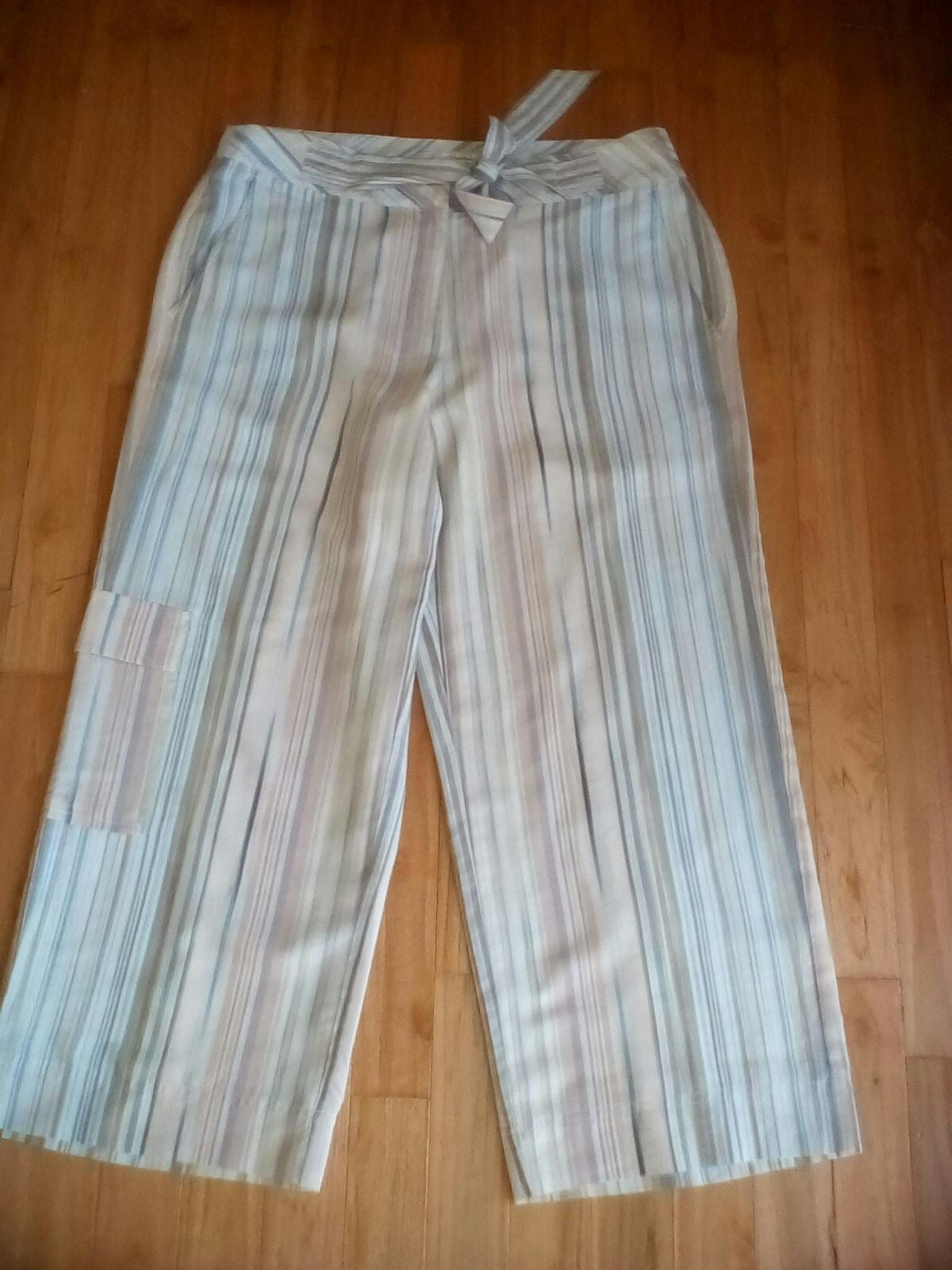 TOMMY BAHAMA Capris; 'LIKE-NEW'; NO TAGS; "STUNNINGLY BEAUTIFUL"; Size: 8