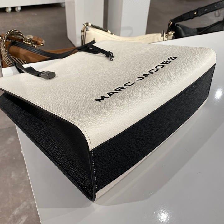 MARC JACOBS 4P4HTT002H01 Large Leather Tote Tote Bags