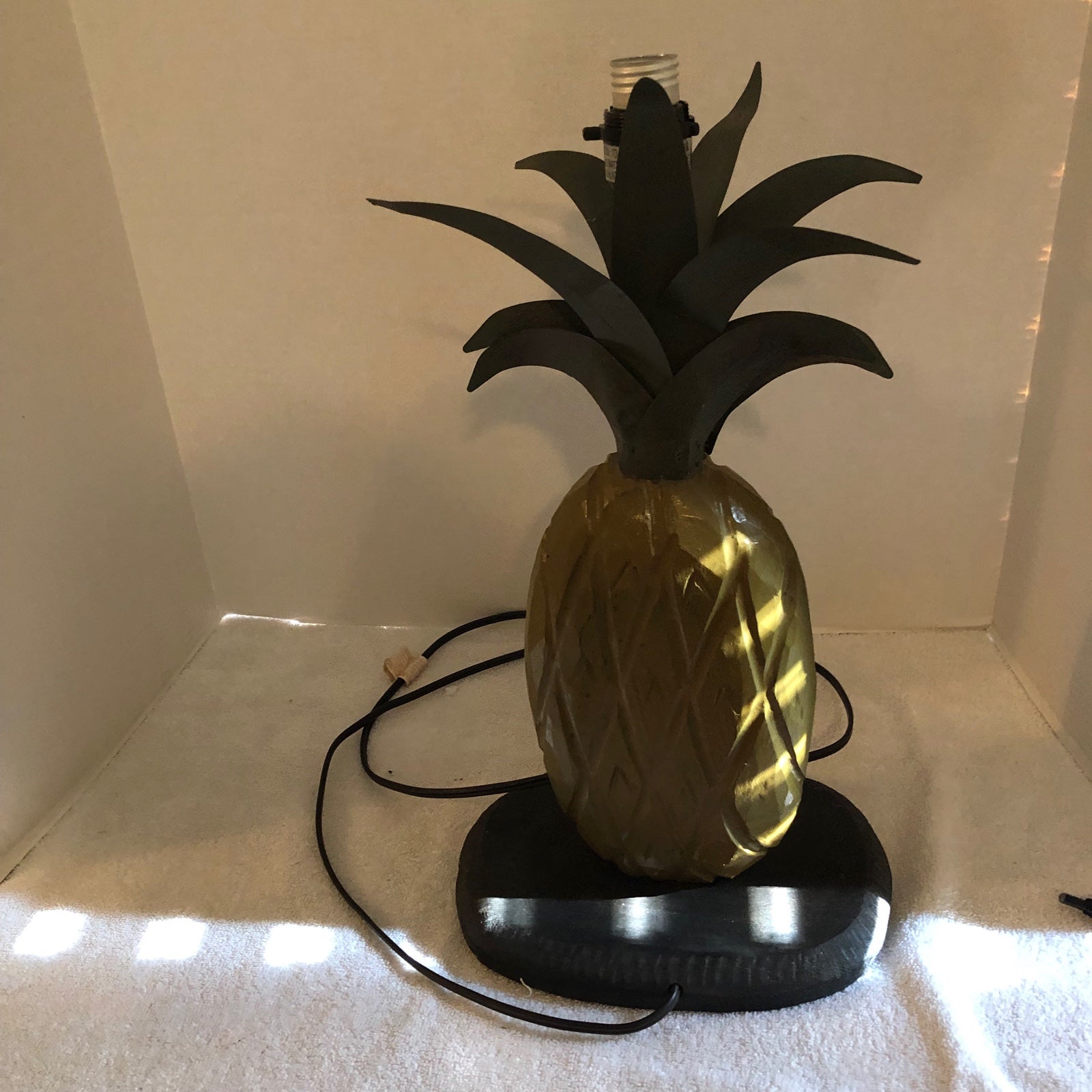 Vintage Rustic Pineapple Lamp Olive Colored Wood-Like Base Metal Leaves