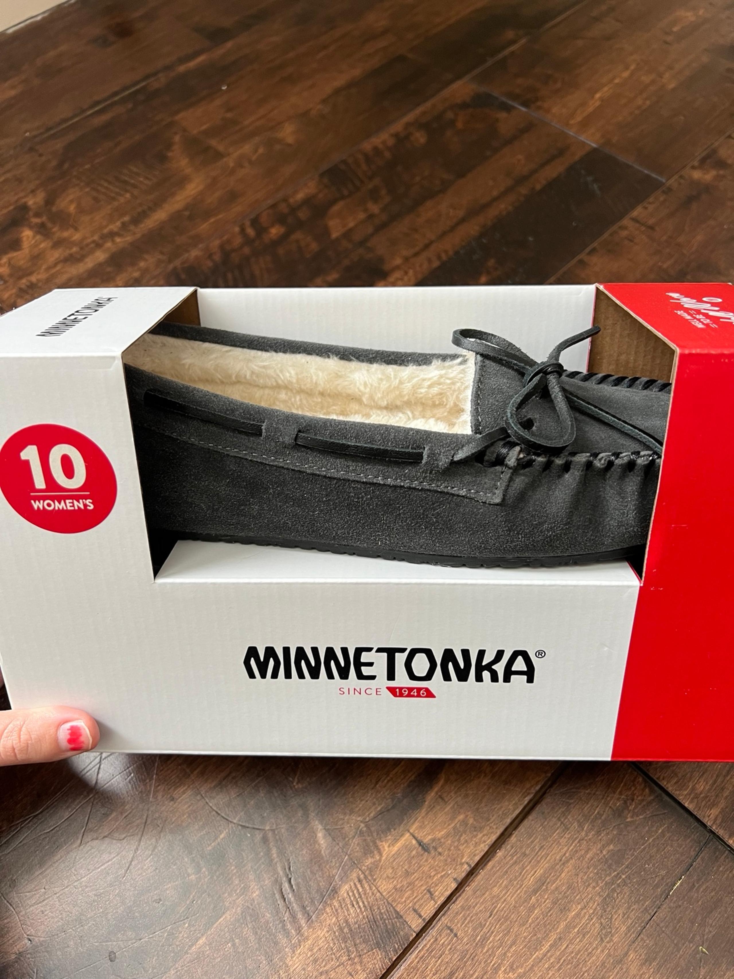 Minnetonka Women’s Moccasins size 10