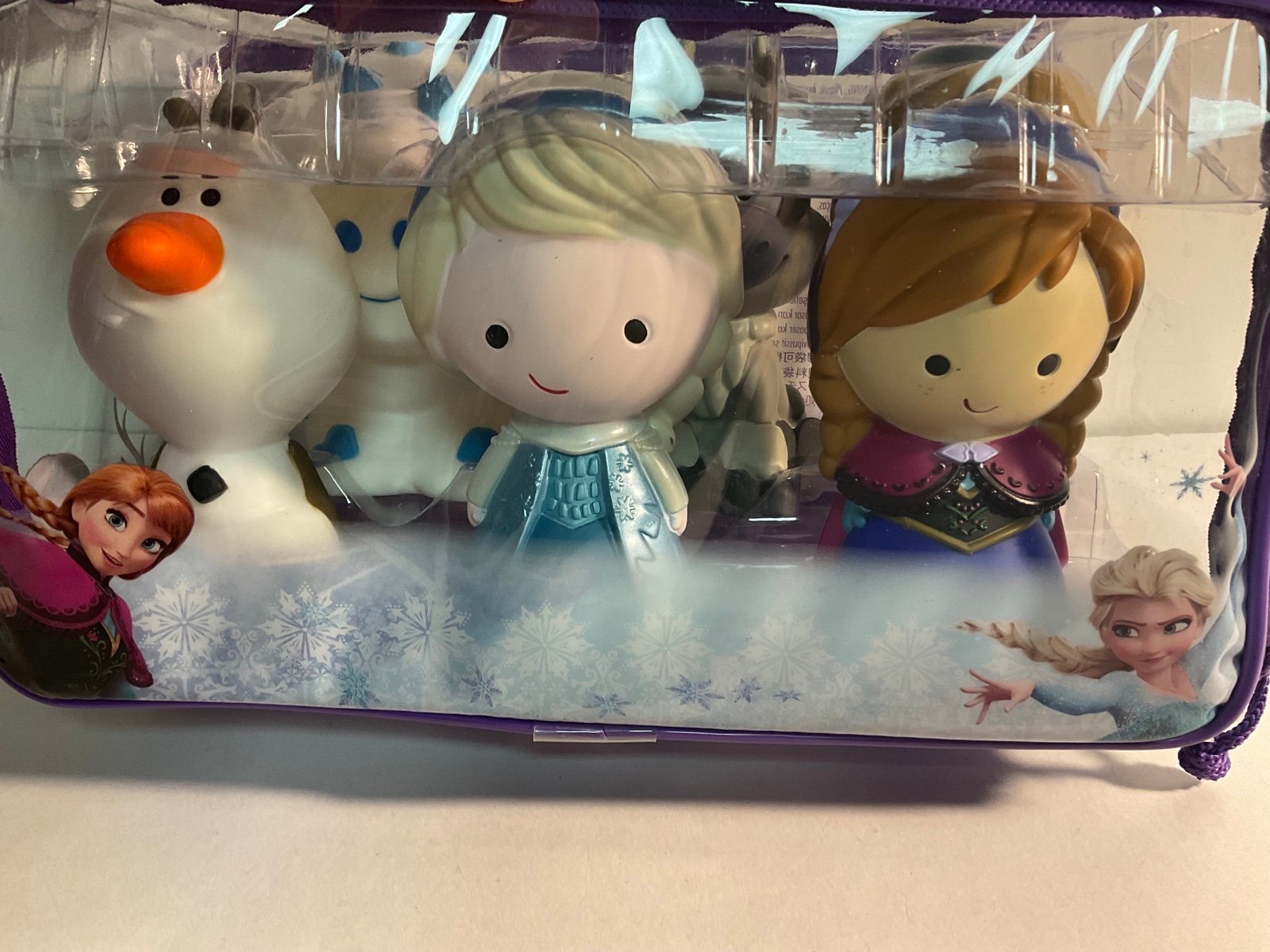 New Disney Store/ Parks 6 pc Frozen Bath Tub/ Pool Toy Set with Case.