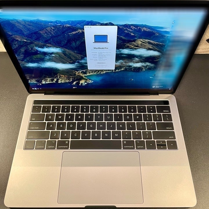 MacBook Pro 2017 13” Touch Bar 3.1 GHz Dual-Core Intel i5 8GB Memory 512GB