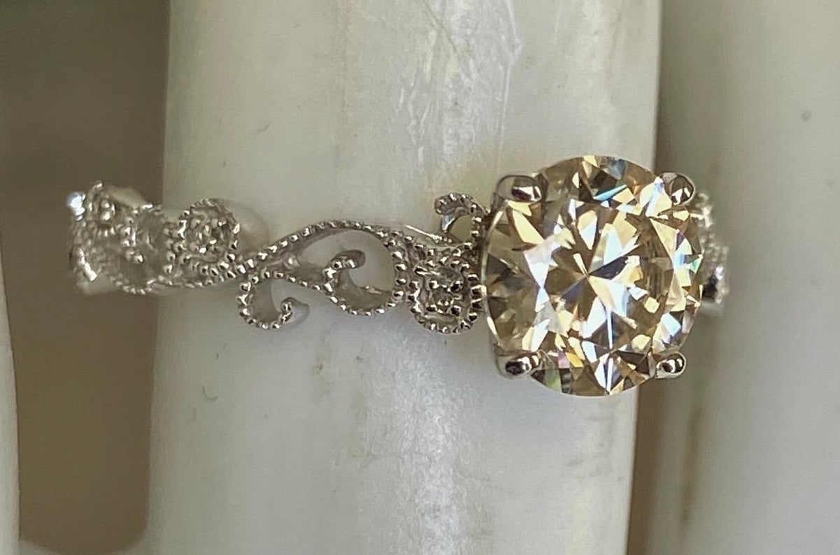 EXCLUSIVE ‼️FABULOUS ⭐️ 1.Cts DIAMOND in Solid 10K GOLD ring PRICE FIRM
