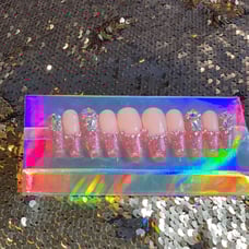 Press on nails