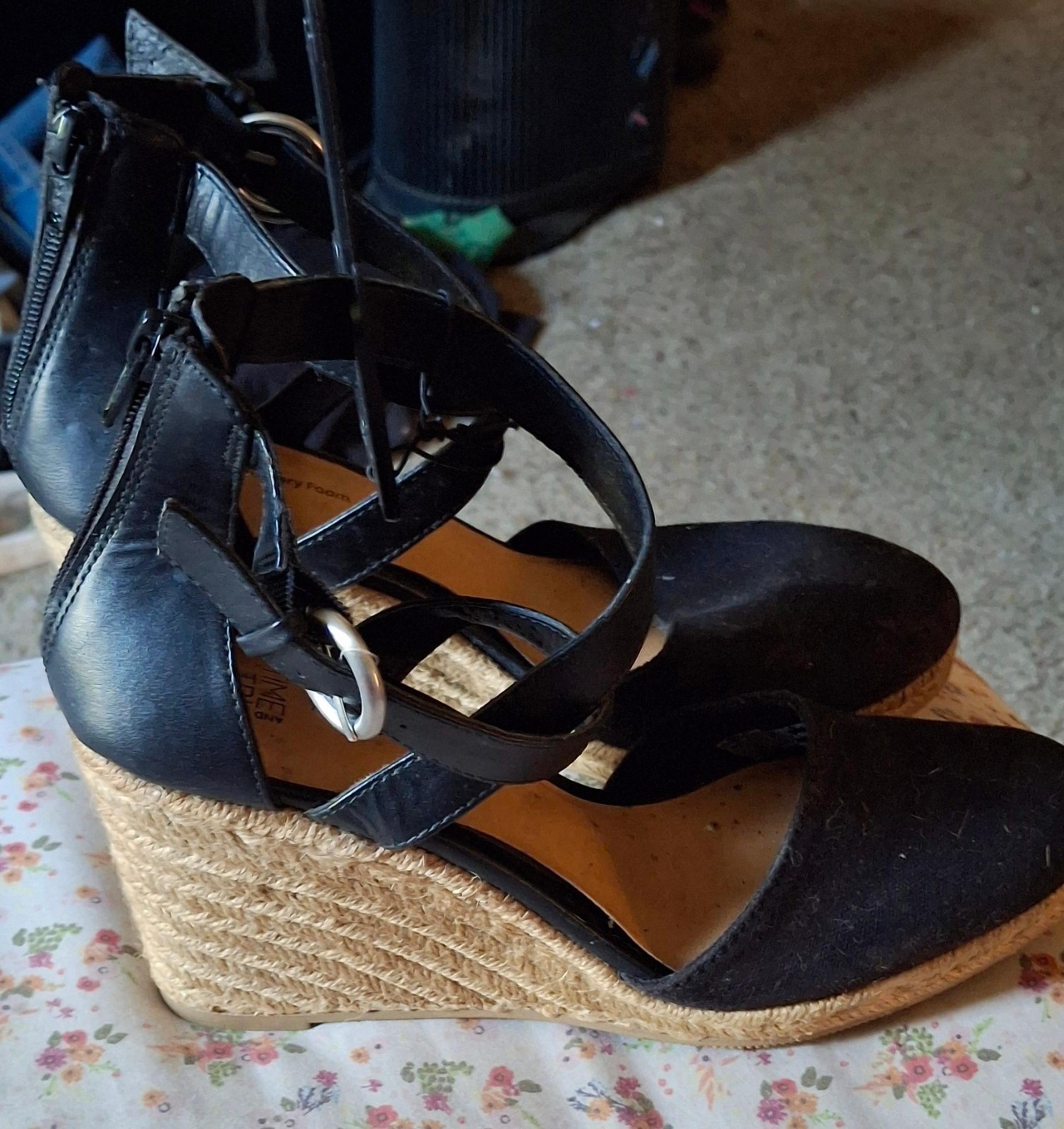 NEW LADIES TIME AND TRU WEDGE SANDALS SIZE 8.5