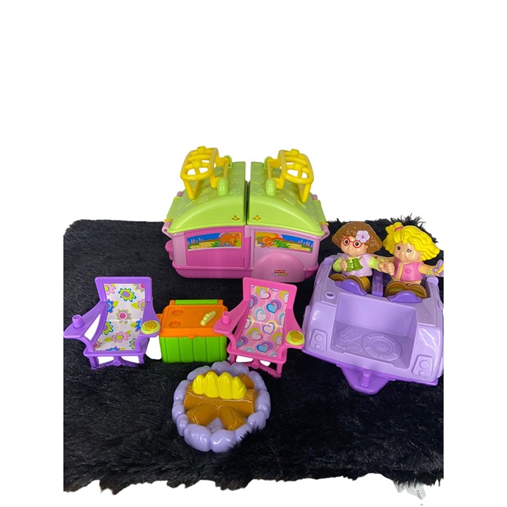 Fisher Price Little People - Sarah Lynn and Her Camping Adventure