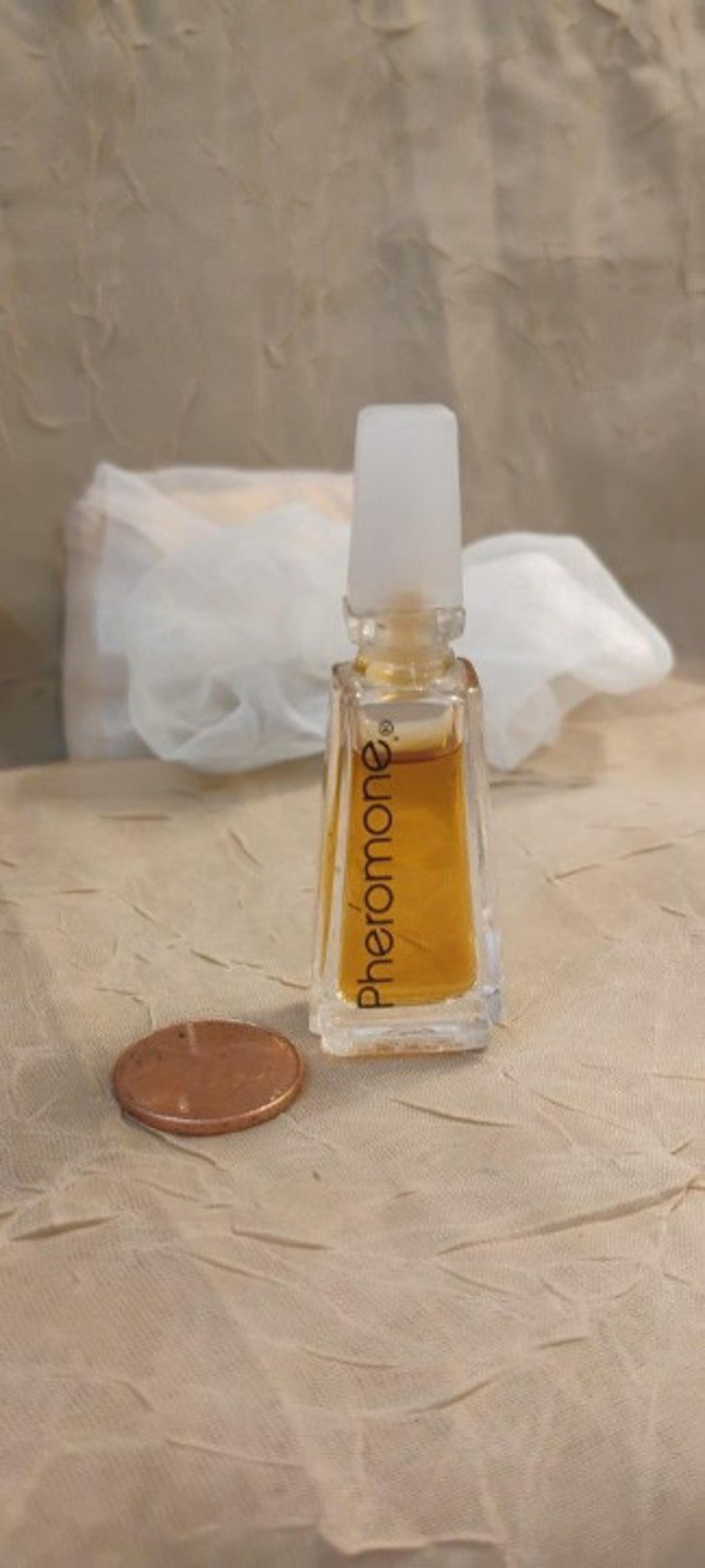 Vintage PHEROMONE by MARILYN MIGLIN Women's Mini EDP Splash/ Dab